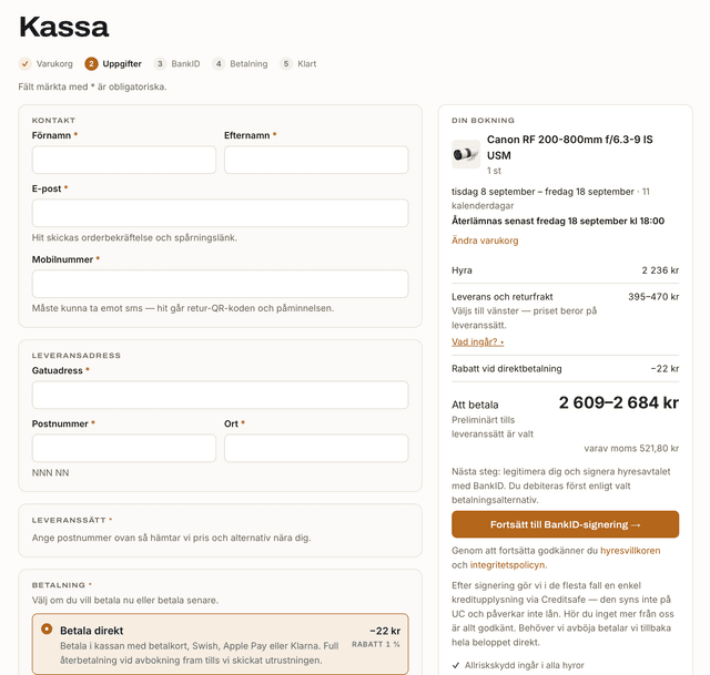 A checkout page in Swedish for renting a Canon RF 200-800mm lens, showing contact and delivery address forms alongside a booking summary with a total price of 2,609–2,684 kr.